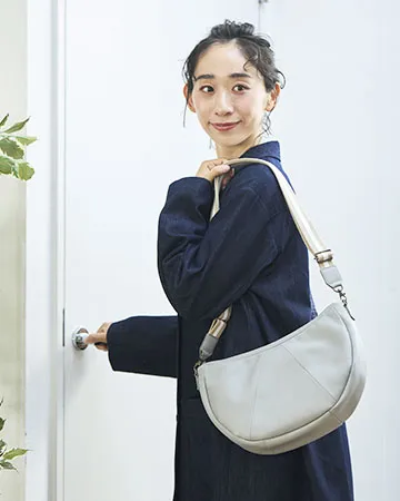 All story ハチワレショルダーバッグ