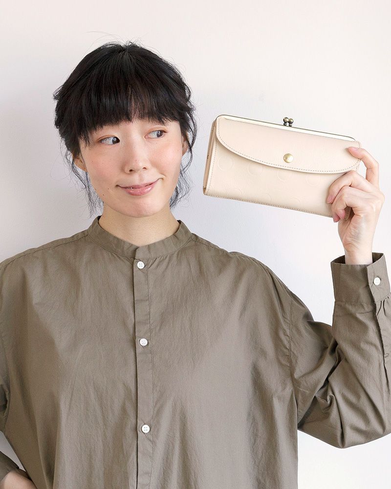 「キャンディルーフ ロングがま口ウォレット」バニラ