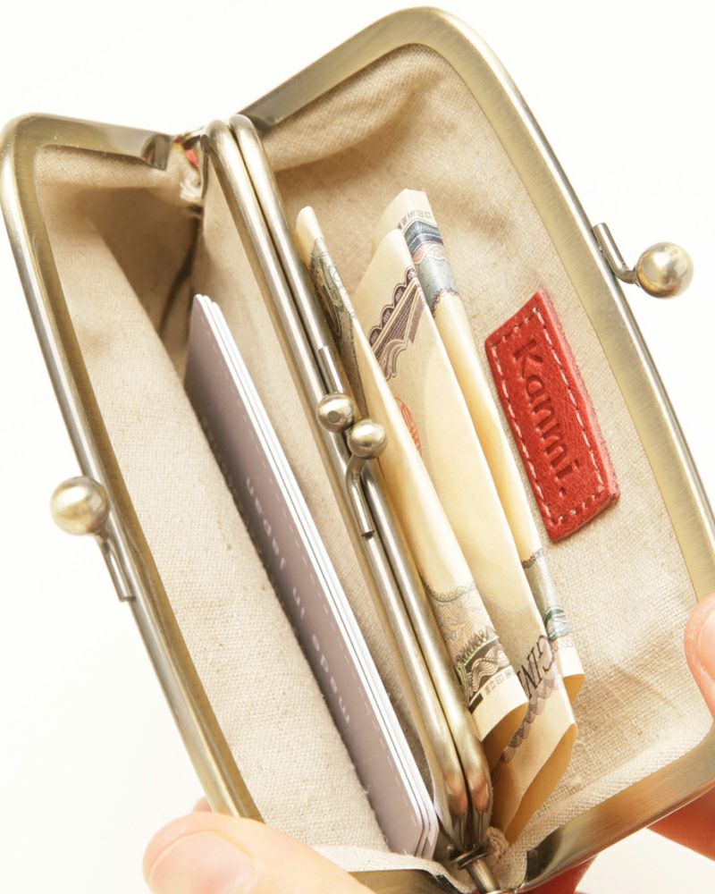 お財布としても使えるがま口