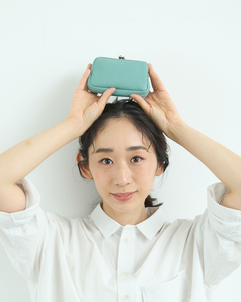 定期入れポーチとして、「フリーストラップ」をつけて