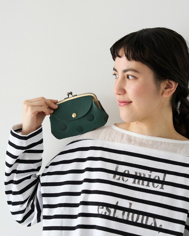 愛着が深まる牛革親子がま口財布。収納充実＆コロンとしたフォルムで毎日の支度が楽しくなる革財布。