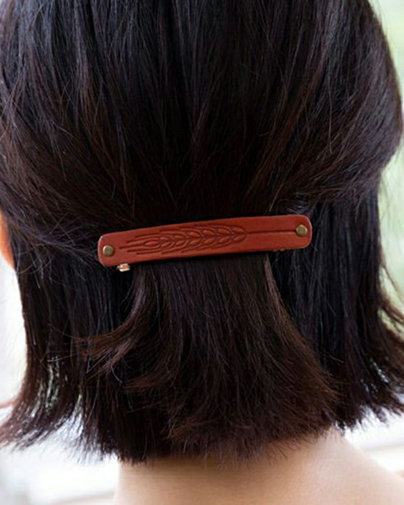ヘアアクセサリーの色：レッド