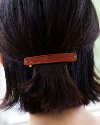 ヘアアクセサリーの色：レッド