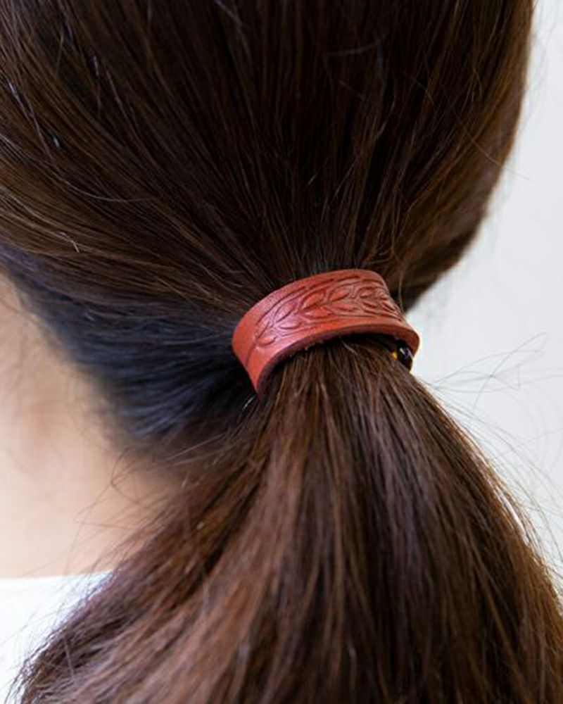 ヘアアクセサリーの色：レッド