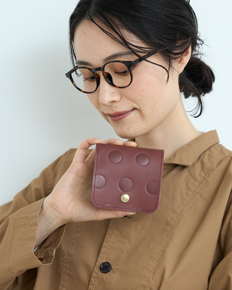 がま口の色：上から時計回りに　アッシュ グレー・ダークブラウン・キャラメル・オリーブグリーン