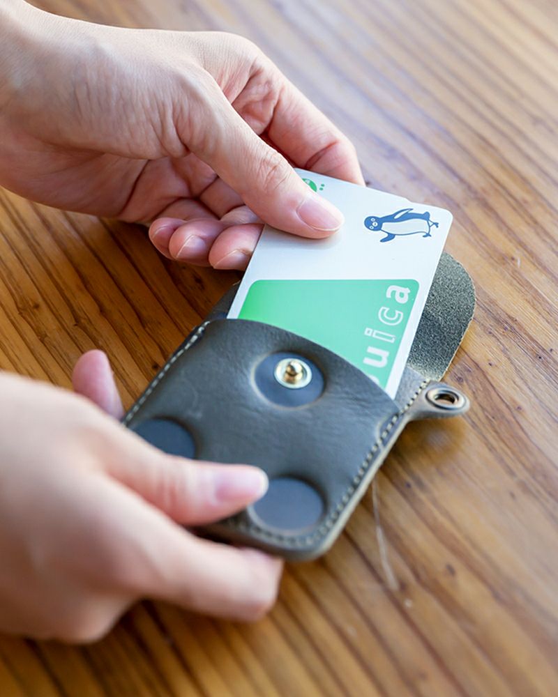 パスケースの色：オリーブグリーン