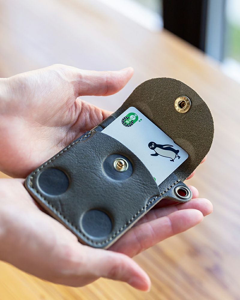 パスケースの色：オリーブグリーン