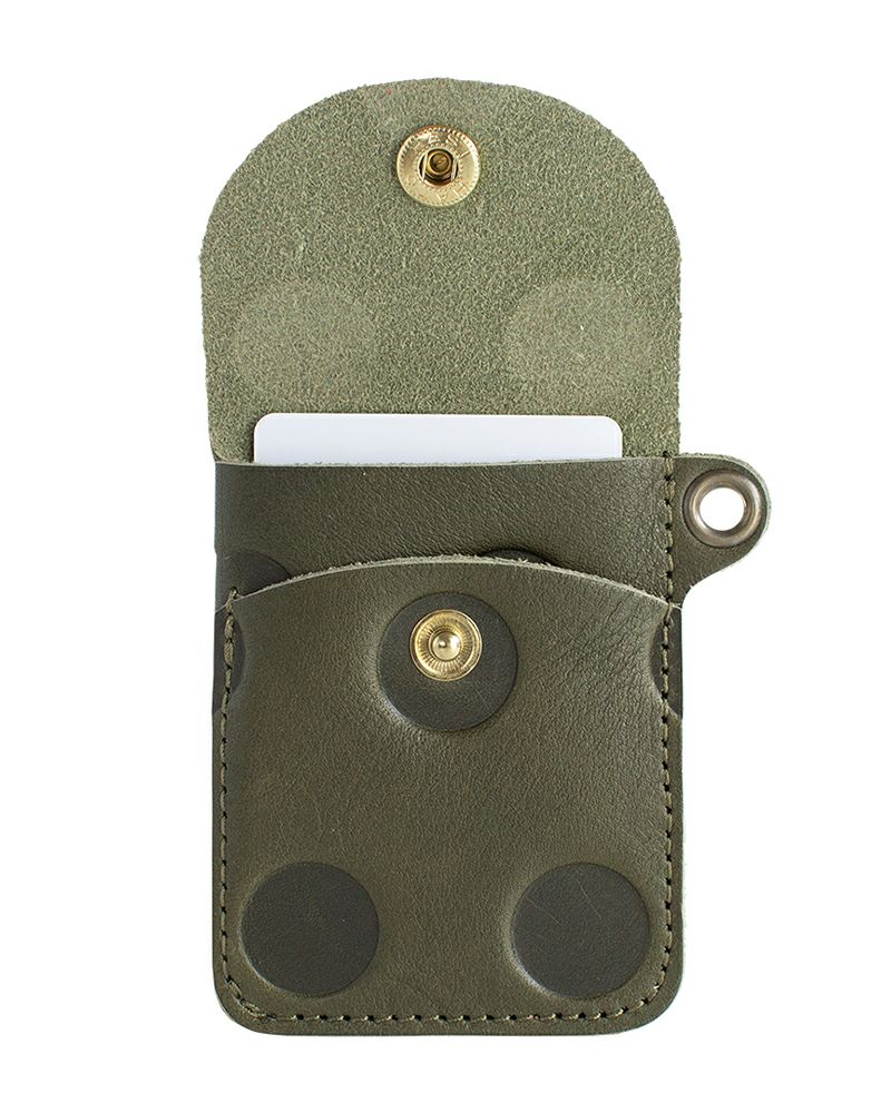 パスケースの色：オリーブグリーン