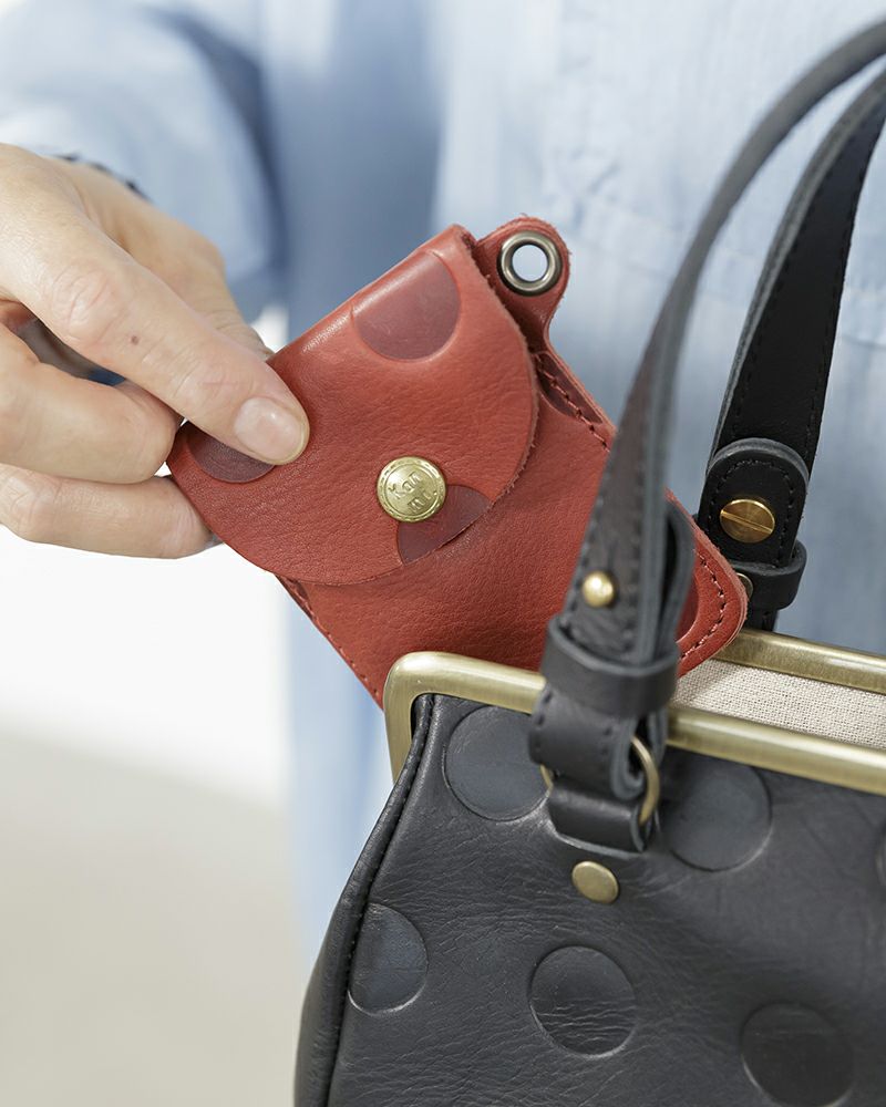 パスケースの色：チェリーレッド