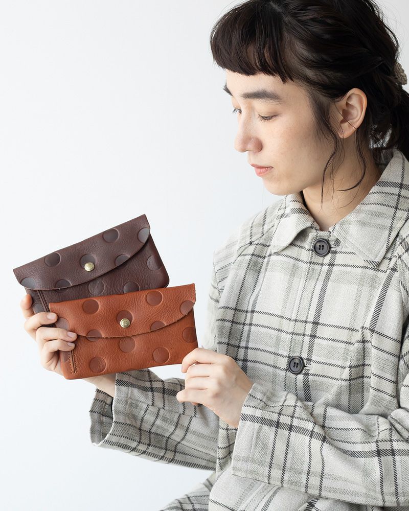 長財布の色：上から　ダークブラウン・キャラメル