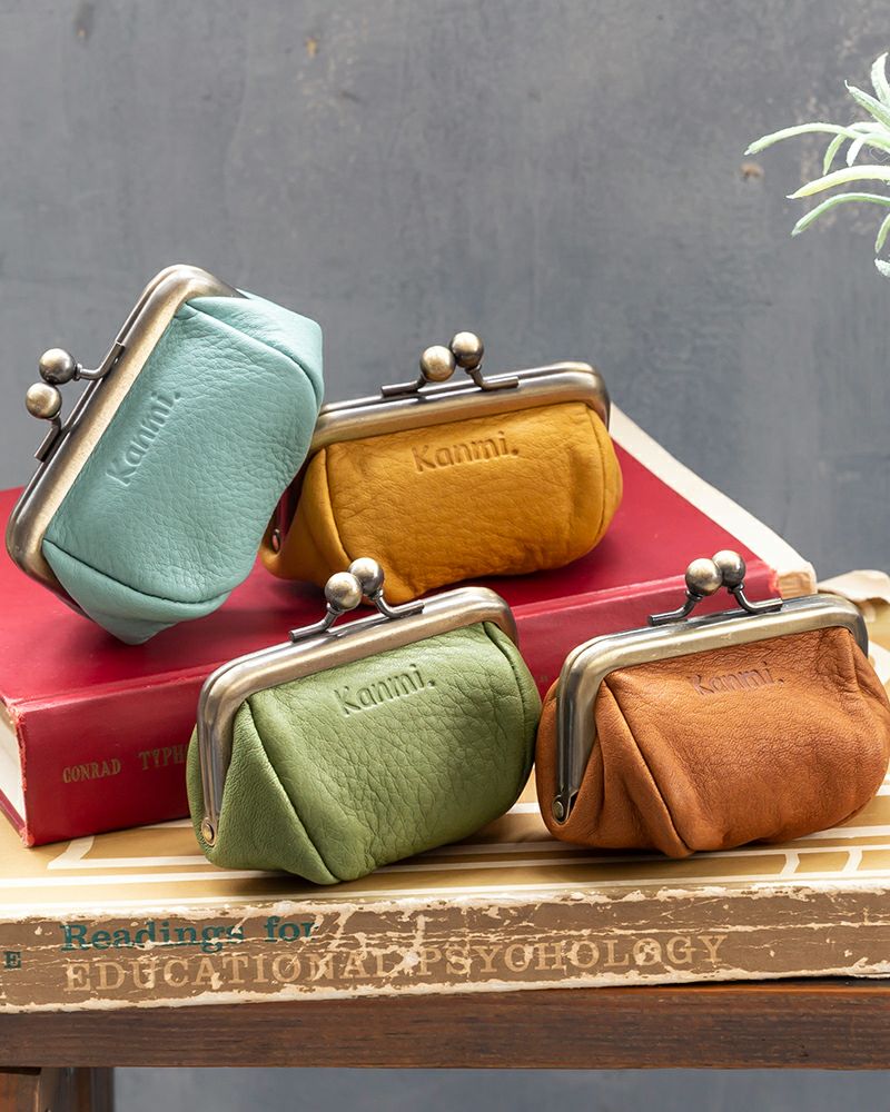 がま口の色：左上から時計回りに　サックス・キャラメル・ミルクチョコ・リーフグリーン