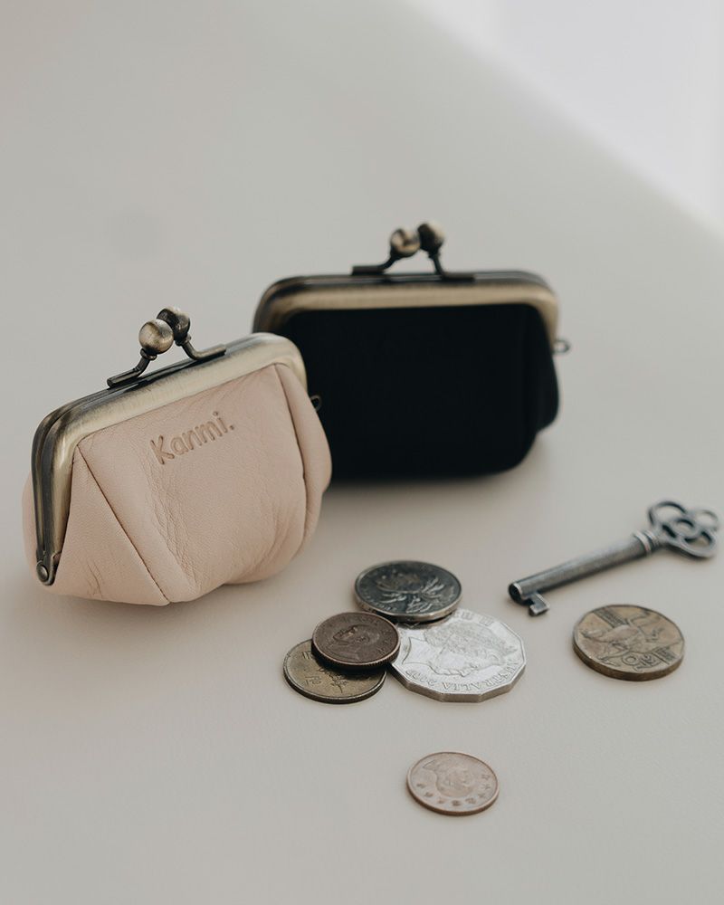 がま口の色：左から　ベビーピンク・ブラック