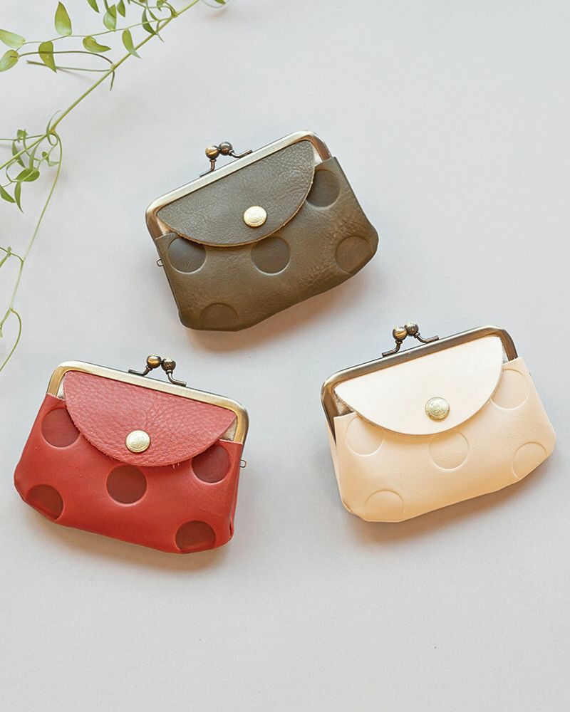 がま口の色：上から時計回りに　オリーブグリーン・バニラ・チェリーレッド