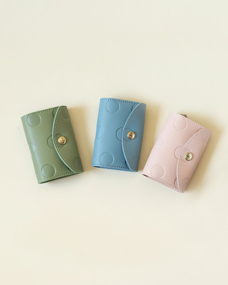 キーケースの色：左から　リーフグリーン・ソライロ・ベビーピンク