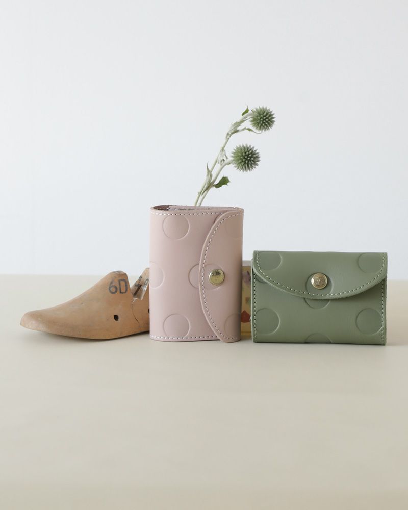 キーケースの色：左から　ベビーピンク・リーフグリーン