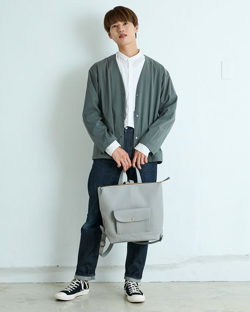 リュックの色：グレー