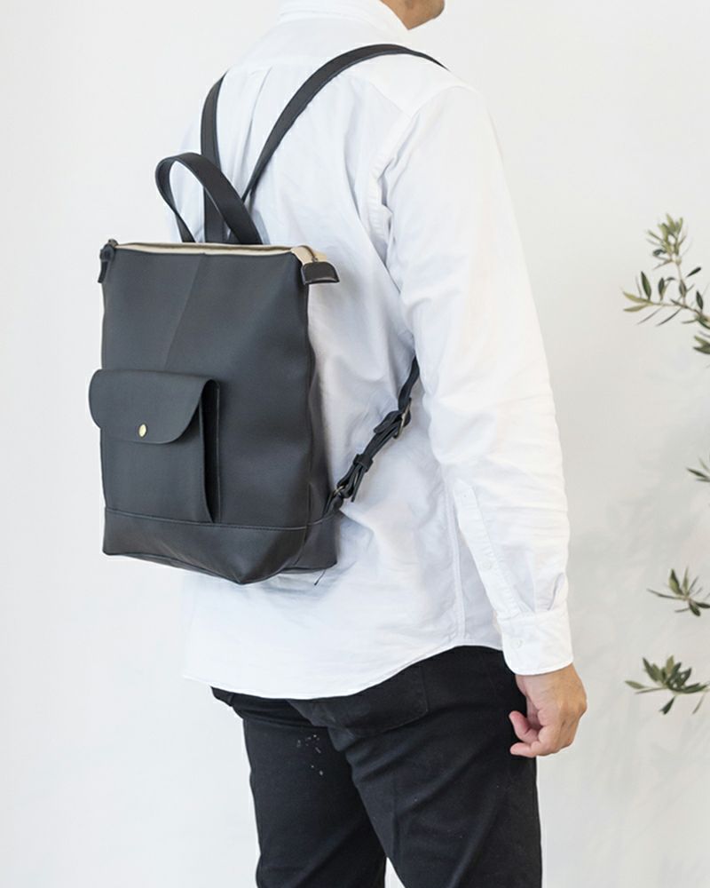 リュックの色：ブラック