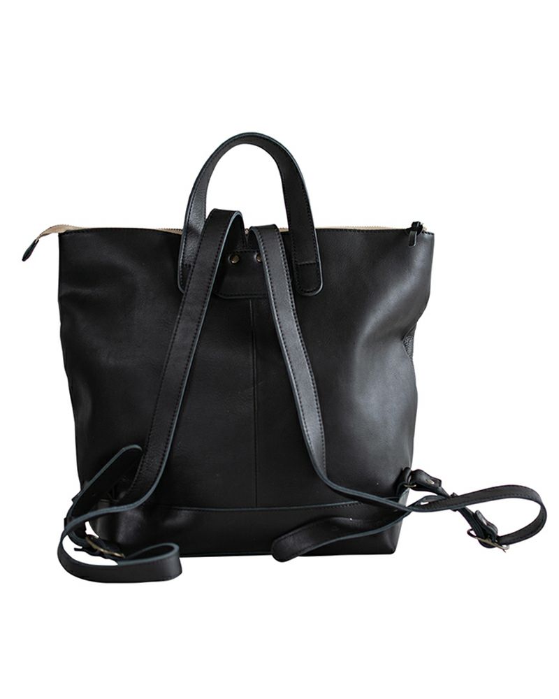 リュックの色：ブラック