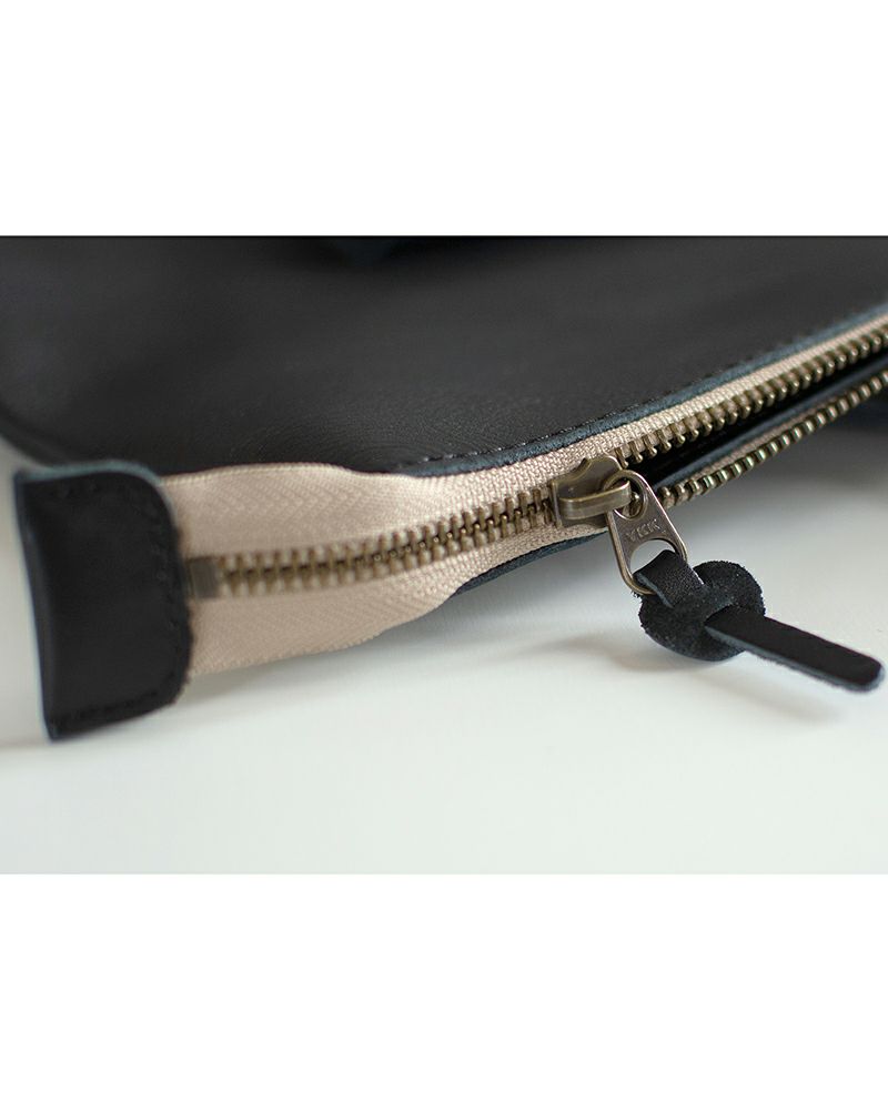 リュックの色：ブラック