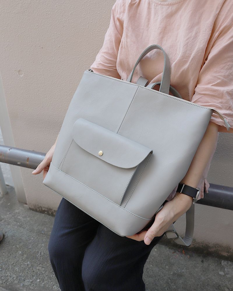 リュックの色：グレー