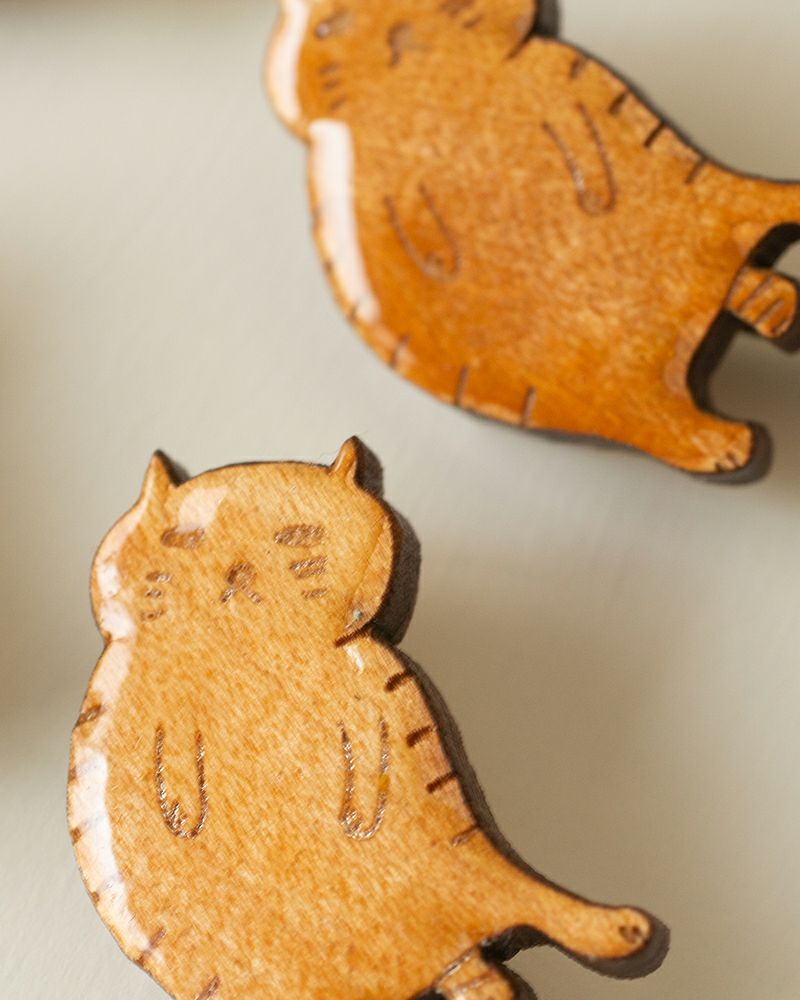 ヘアアクセサリーの種類：寝ころびトラ