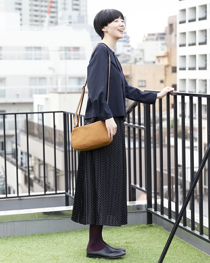 たった300gと軽く、エコバッグいっぱいにお買い物したって両手が空くから、なんだか心も軽やか（がま口の色：ミルクチョコ）