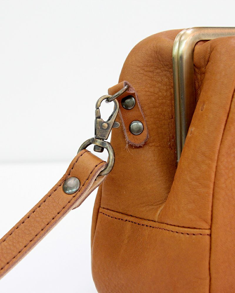 ショルダーは取り外しOK（がま口の色：ミルクチョコ）