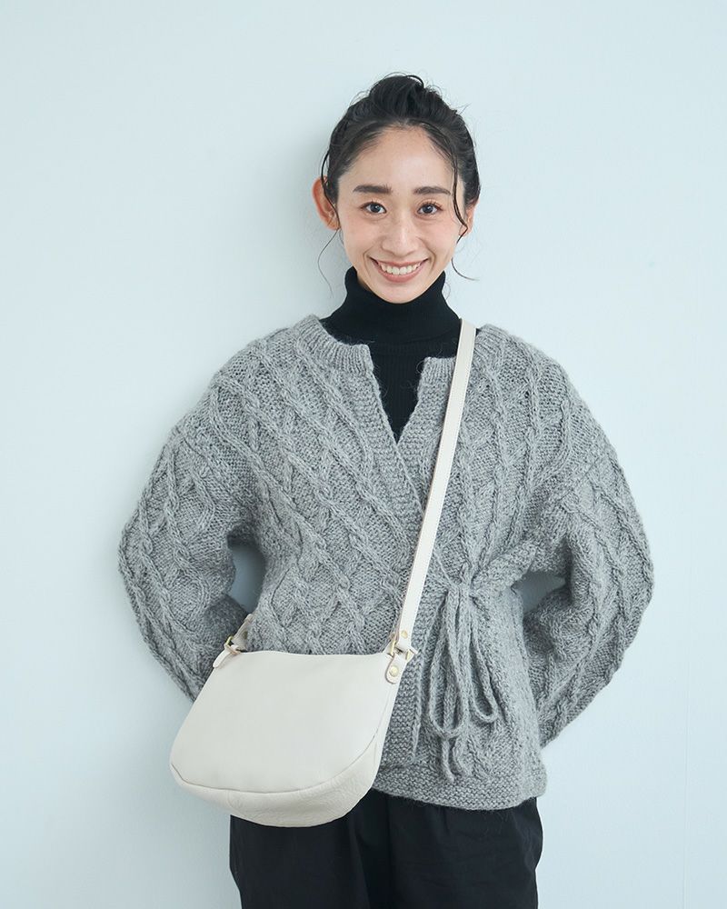 ショルダーバッグの色：クリーム