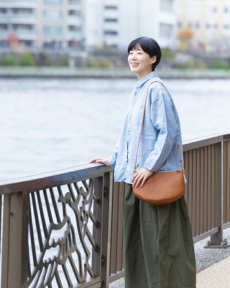 ショルダーバッグの色：キャラメル