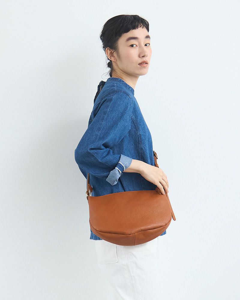 ショルダーバッグの色：キャラメル