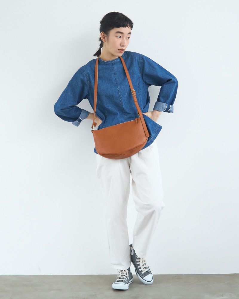 ショルダーバッグの色：キャラメル