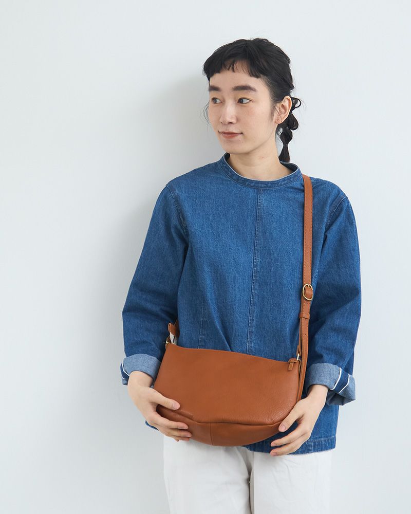 ショルダーバッグの色：キャラメル