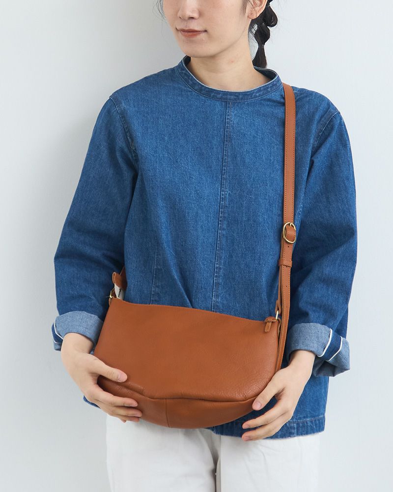 ショルダーバッグの色：キャラメル