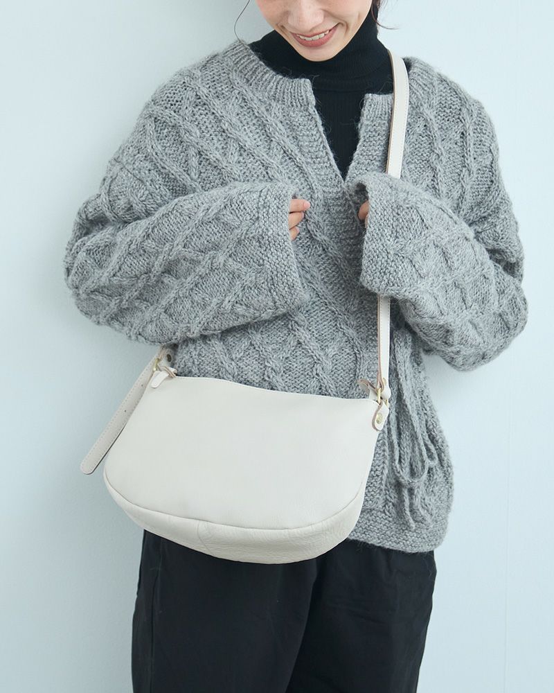 ショルダーバッグの色：クリーム