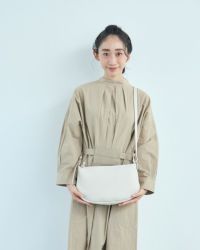 ショルダーバッグの色：クリーム