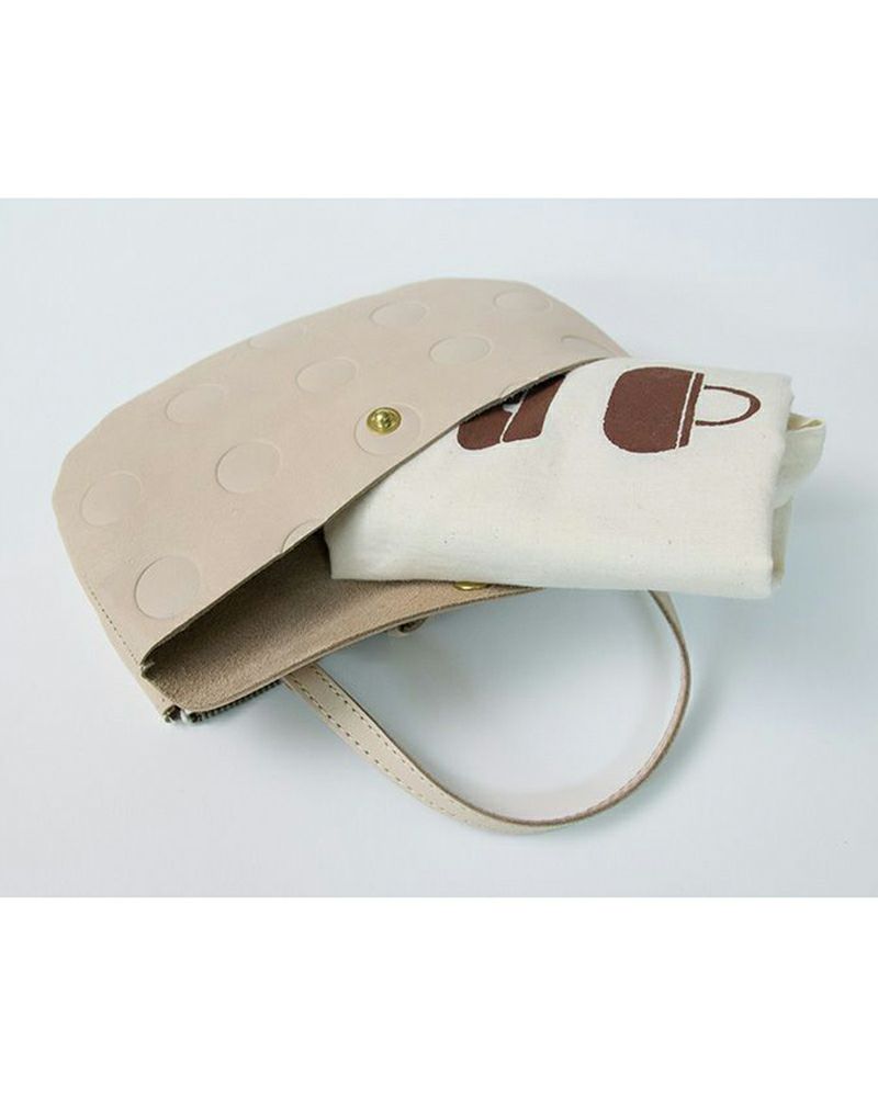 薄型エコバッグを収納（がま口の色：バニラ）