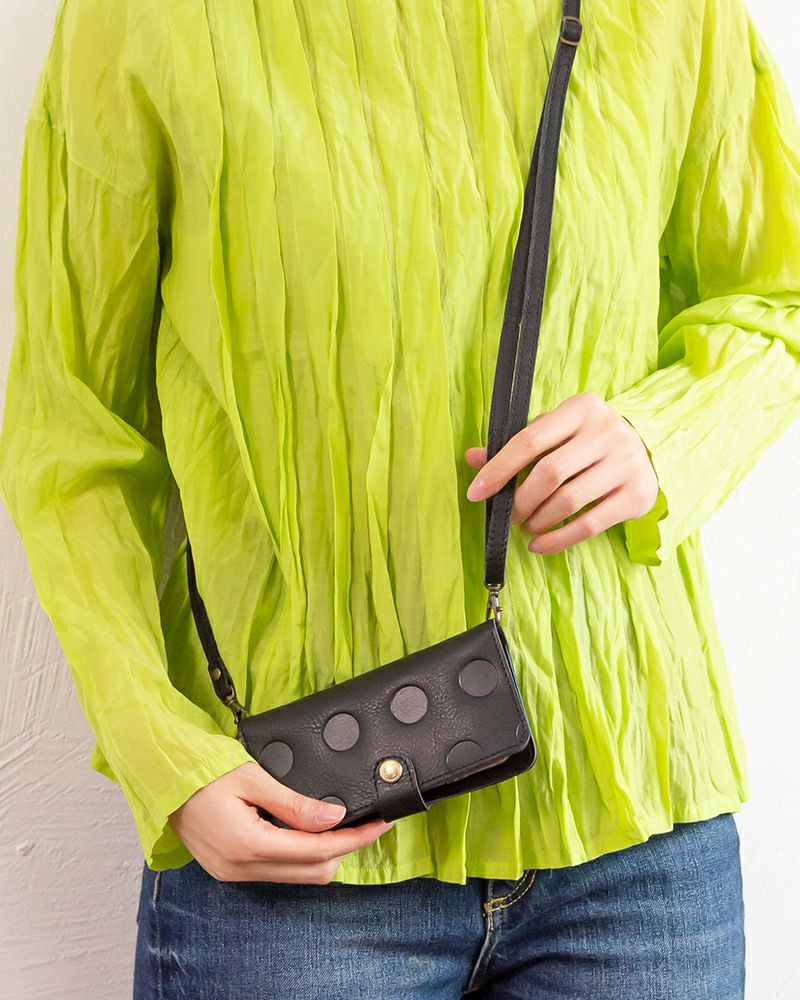 ストラップ・ショルダーの色：ブラック