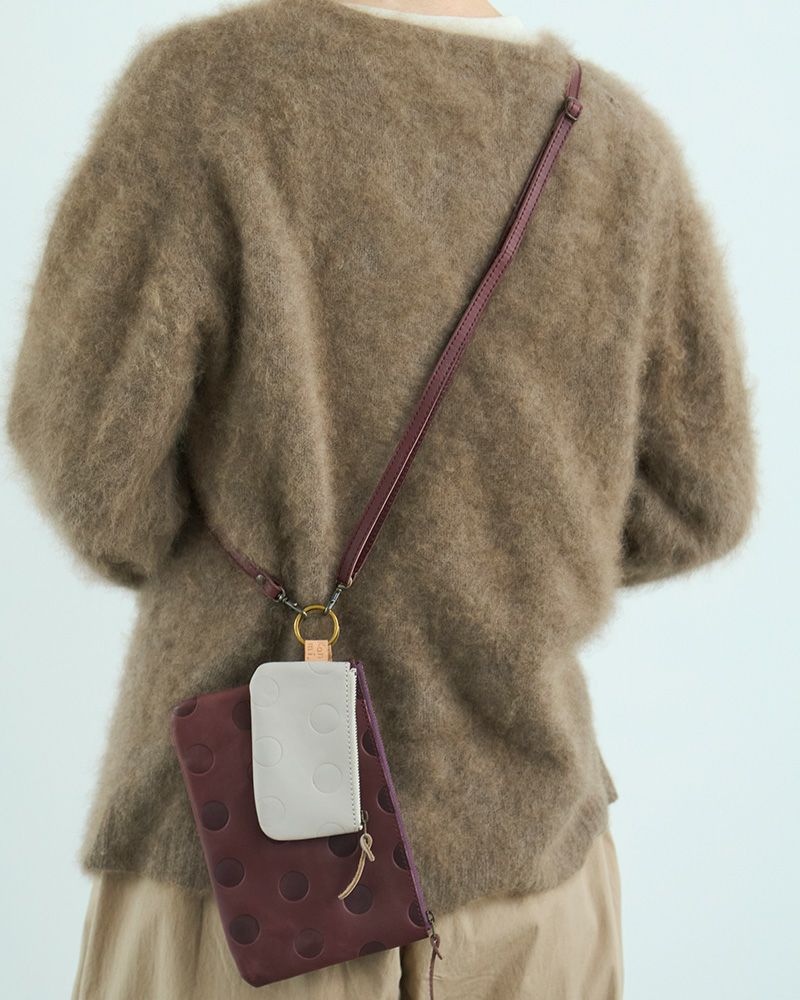 ストラップ・ショルダーの色：スミレ