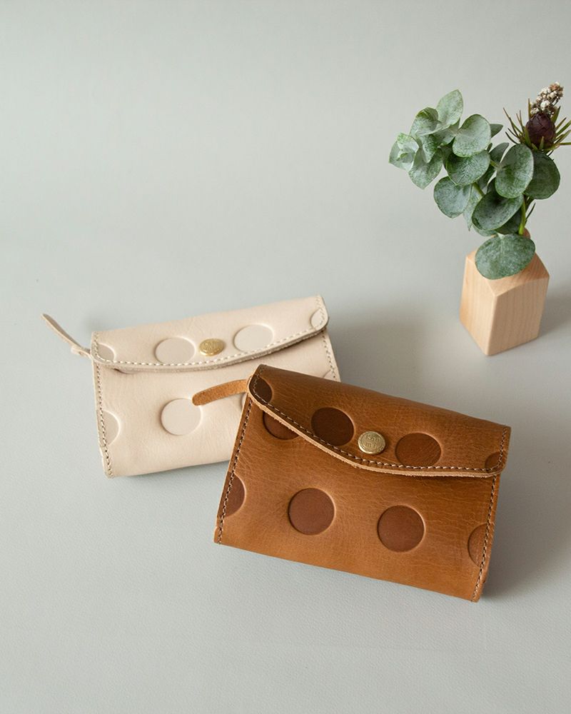 ミニ財布の色：左から　バニラ・キャラメル