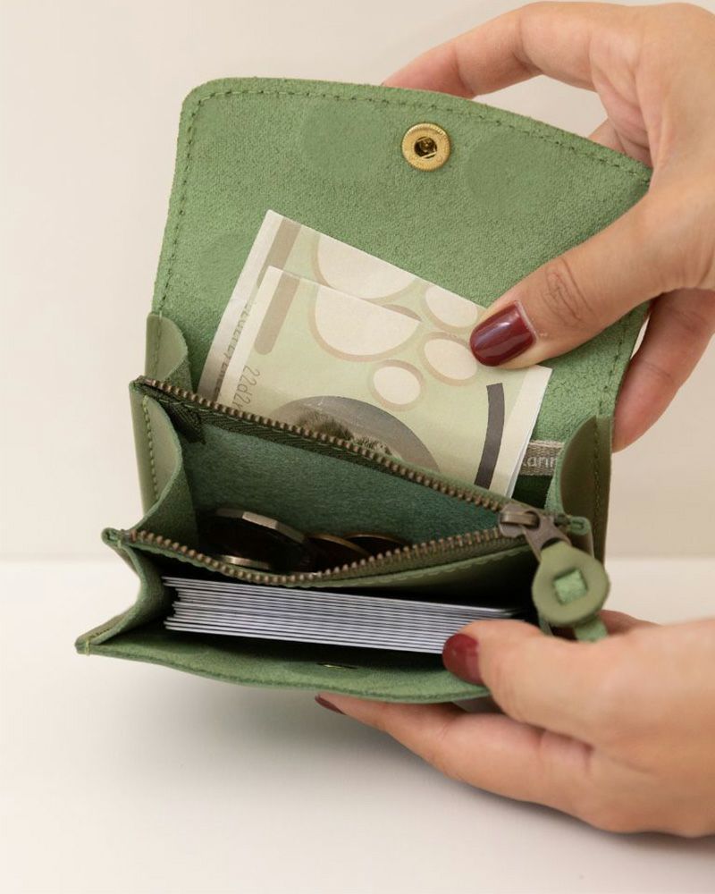 ミニ財布の色：リーフグリーン