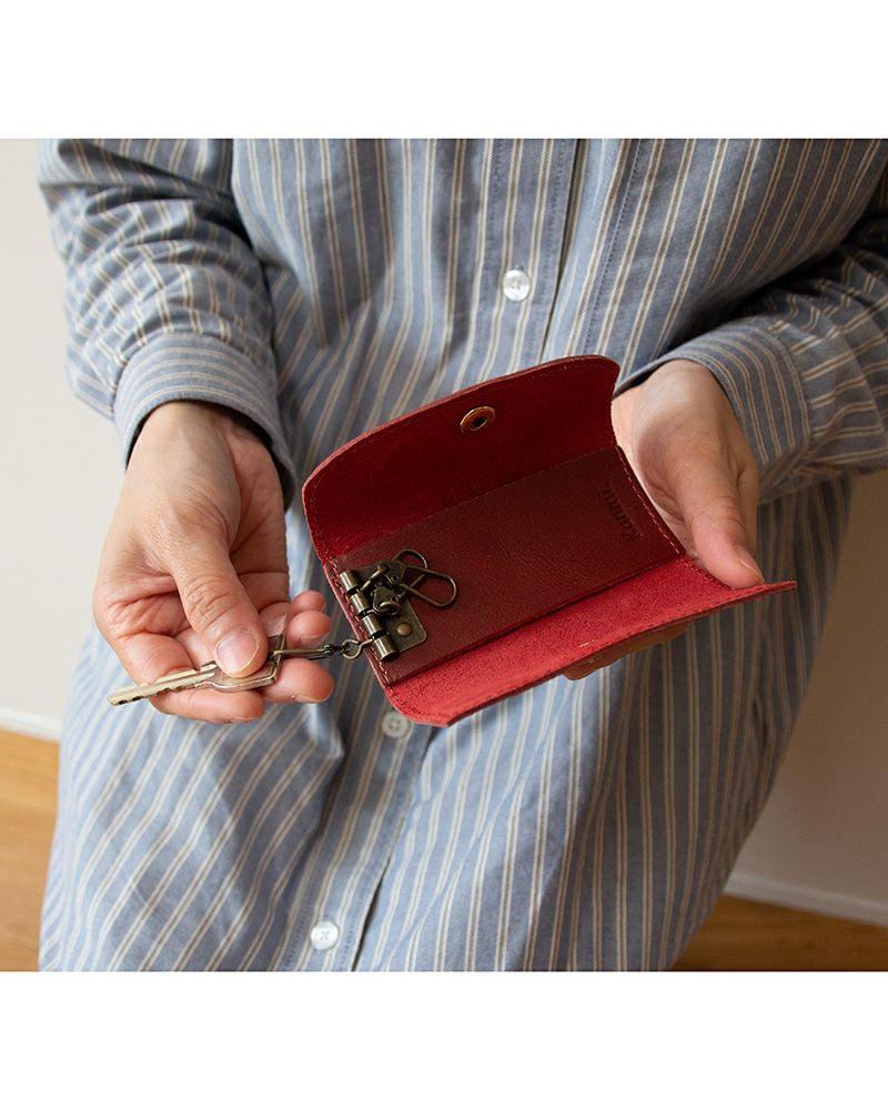 キーケースの色：チェリーレッド