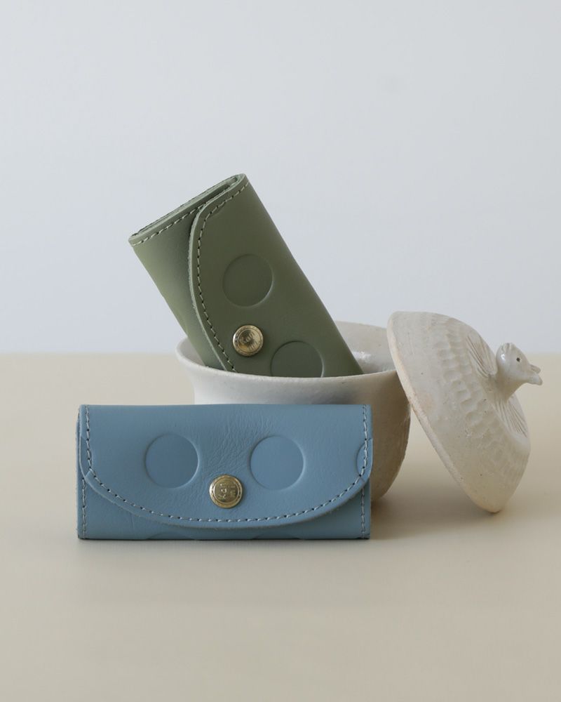 キーケースの色：上から　リーフグリーン・ソライロ