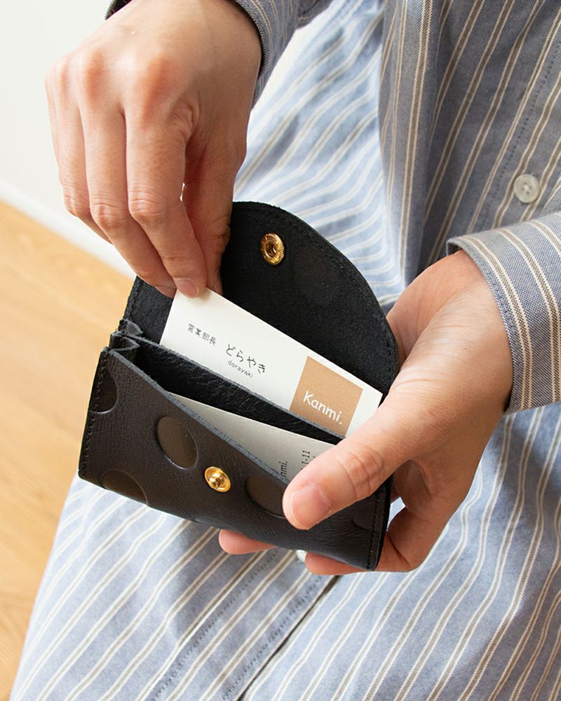 名刺入れとして使うのにもぴったり／色：ブラック