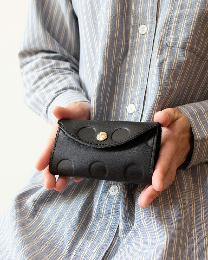 コンパクトなサイズのマルチケースです／色：ブラック