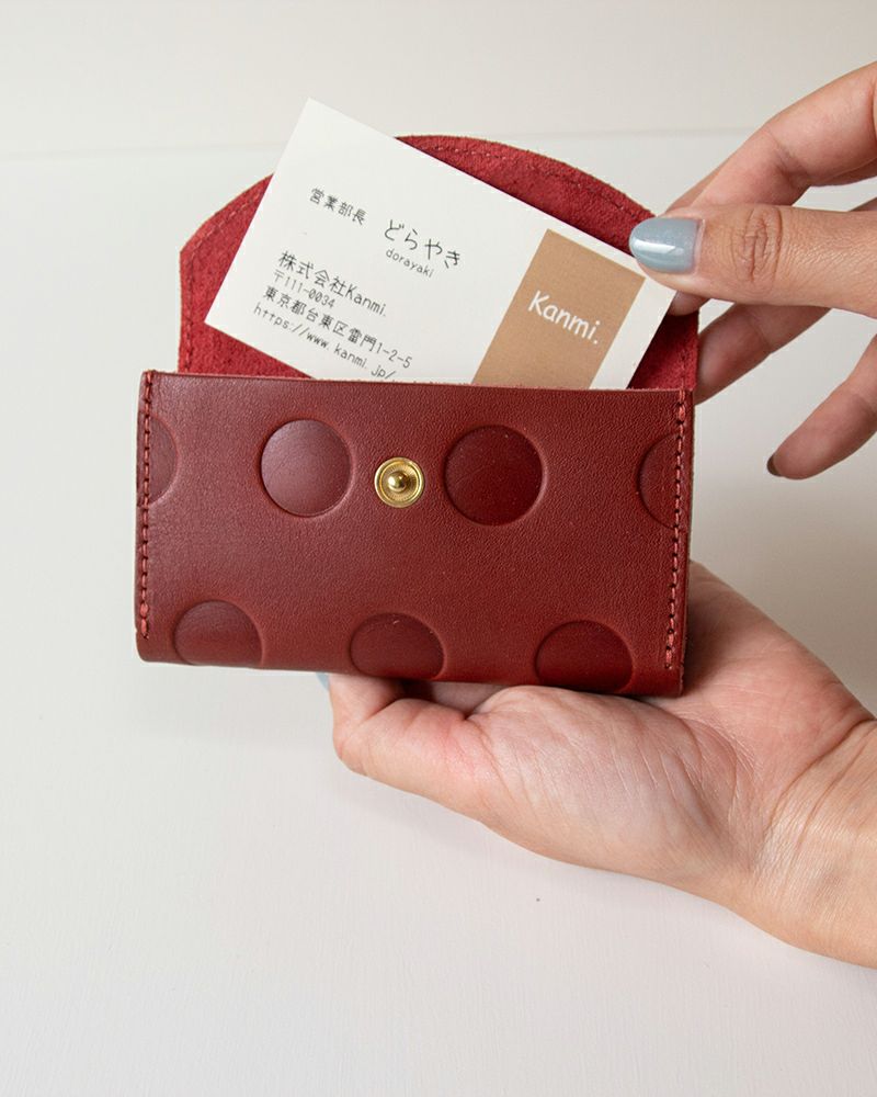 カードや名刺がぴったり入るサイズ／色：チェリーレッド