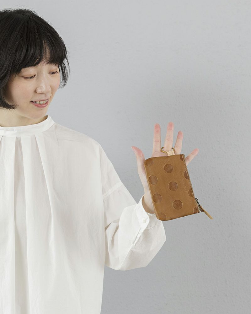 ポーチの色：アッシュ グレー