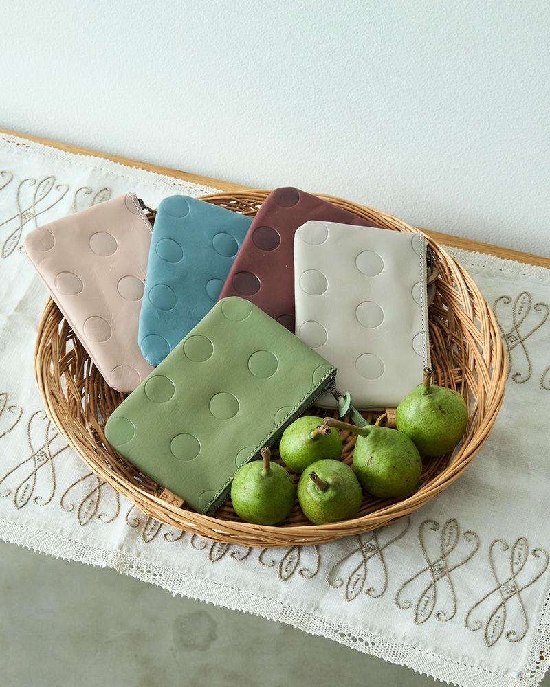 ポーチの色：左から時計回りに　ベビーピンク・ソライロ・スミレ・クモリゾラ・リーフグリーン