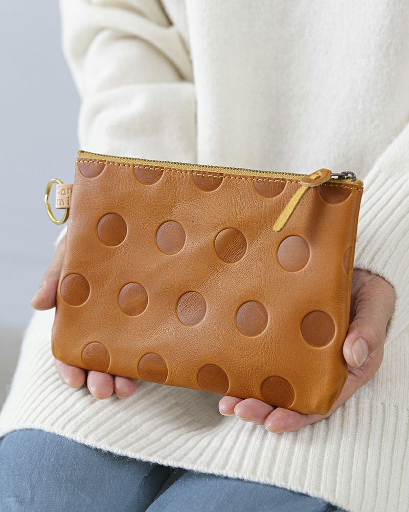 ポーチの色：キャラメル