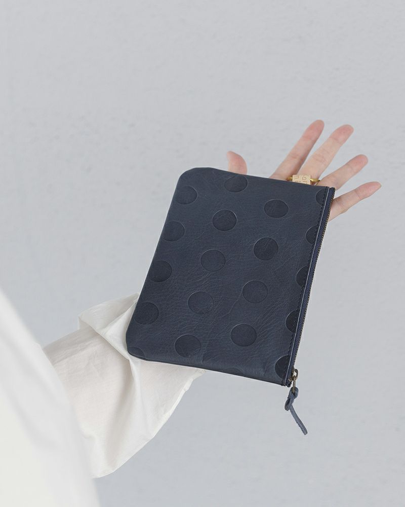 ポーチの色：ネイビー