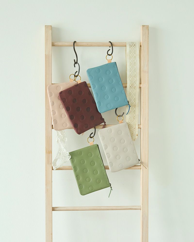 ポーチの色：右上から時計回りに　ソライロ・クモリゾラ・リーフグリーン・ベビーピンク・スミレ